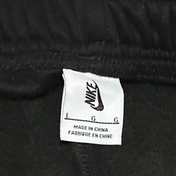 [NEW] Black Nike Sweatpants - Picture 3 of 4